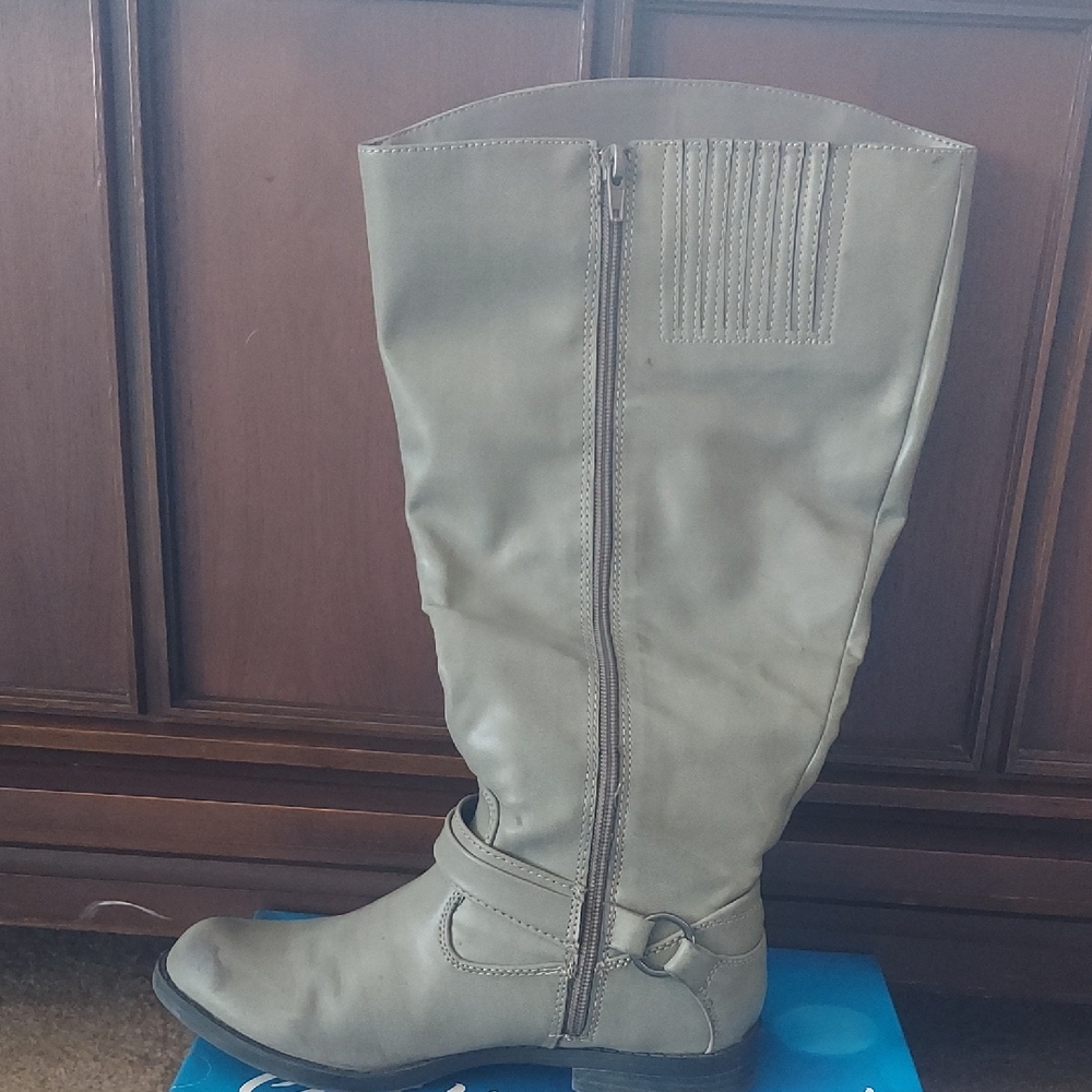 Easy Street Women's Over the Knee Gray Boots